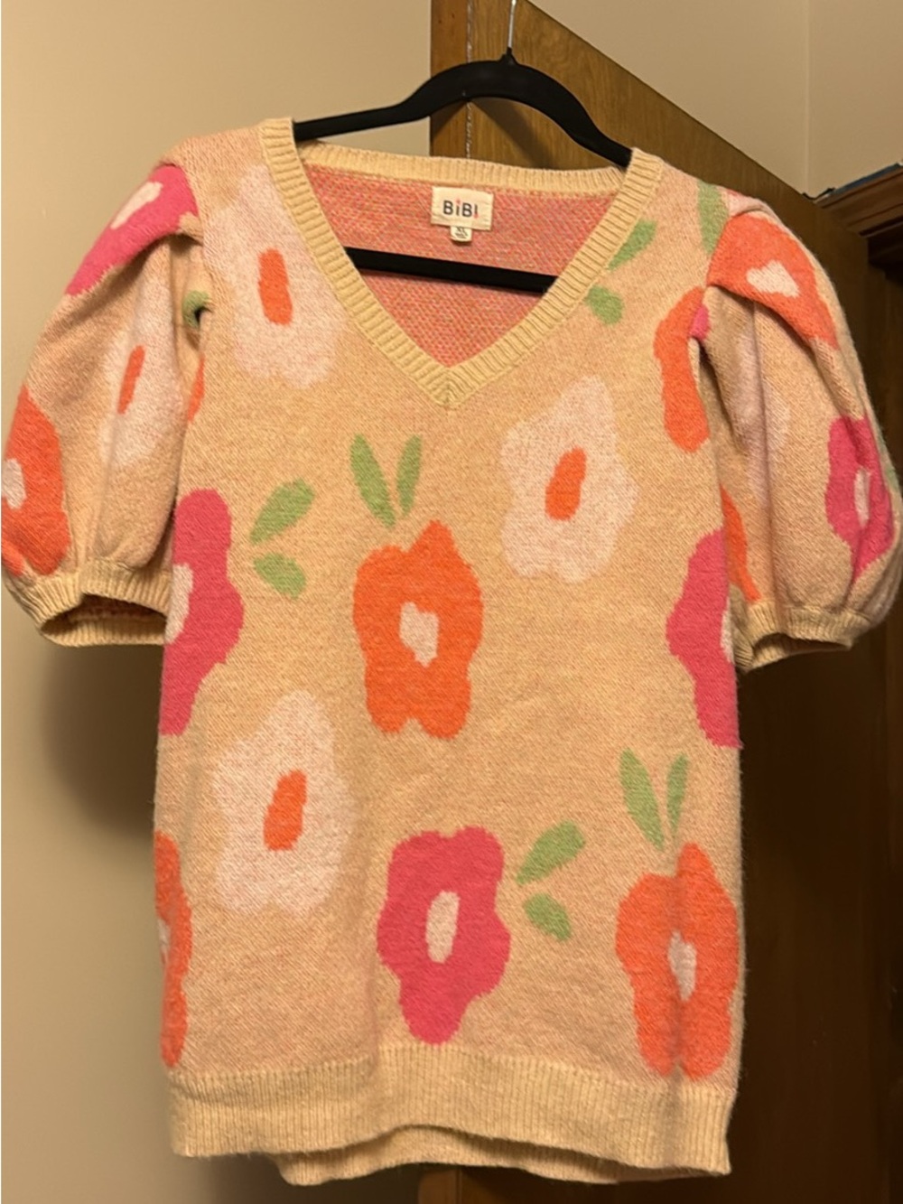 BiBi Peach Floral Puff-Sleeve V-Neck Sweater with Pink & Orange Blooms